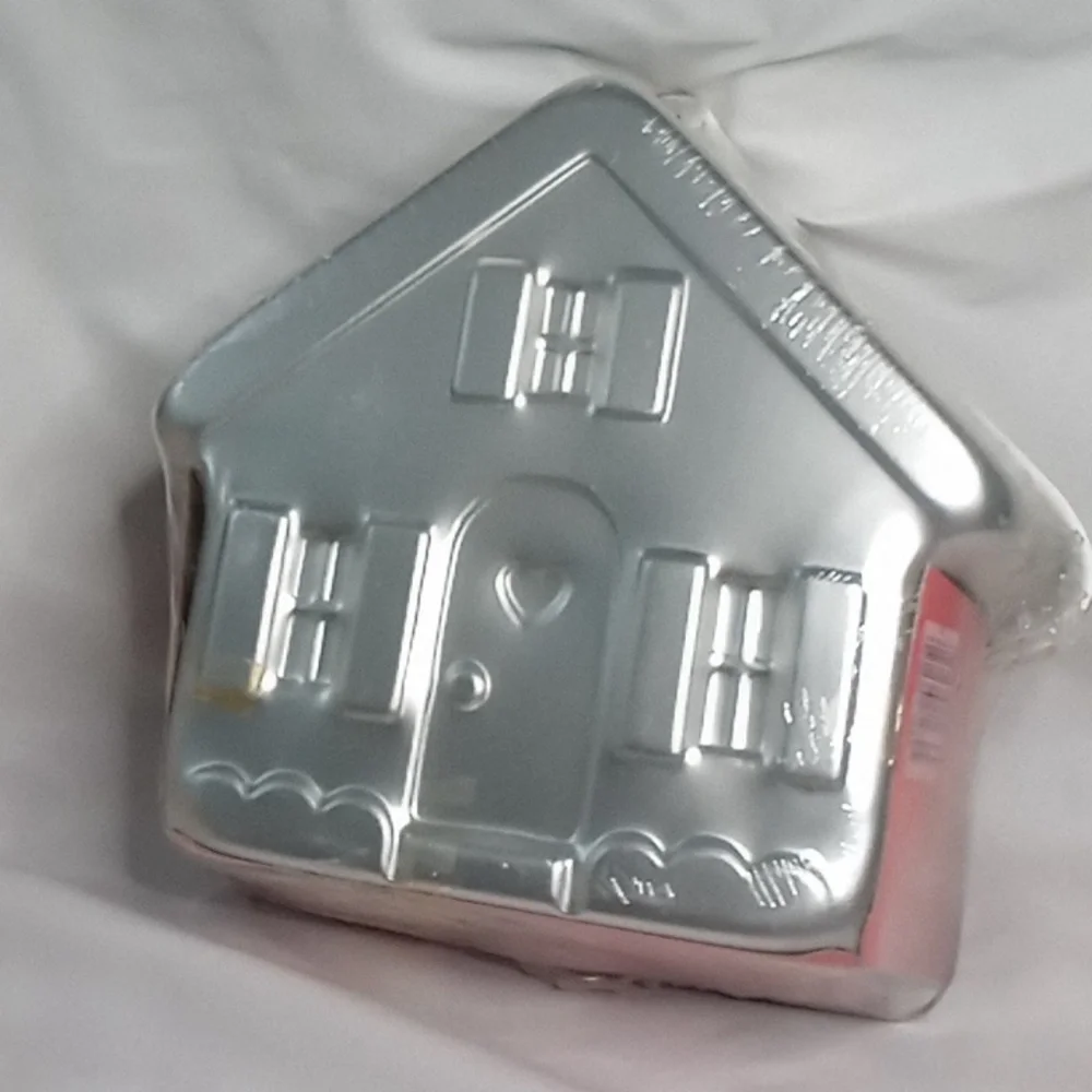 Wilton Holiday House Cake Pan Kit